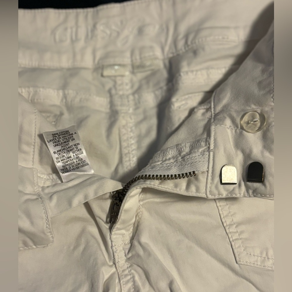 GUESS Shorts - Picture 4 of 7